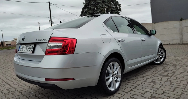 Skoda Octavia cena 63900 przebieg: 171500, rok produkcji 2018 z Gryfice małe 211